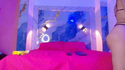 Snapshot of girls_from_medellin chatting on 11-11-25, 03:06 eleanor and celeste online show from 11-11-25, 03:06