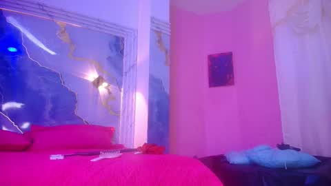 Snapshot of girls_from_medellin chatting on 11-20-25, 03:07 eleanor and celeste online show from 11-20-25, 03:07