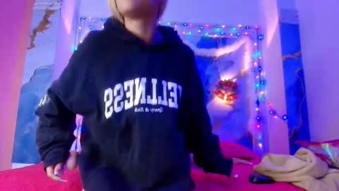 Snapshot of girls_from_medellin chatting on 12-05-25, 03:26 eleanor and celeste online show from 12-05-25, 03:26