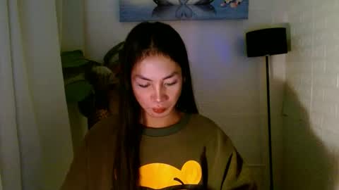 Snapshot of girlwhobelieveinmagic chatting on 01-18-25, 07:37 Callmenor online show from 01-18-25, 07:37
