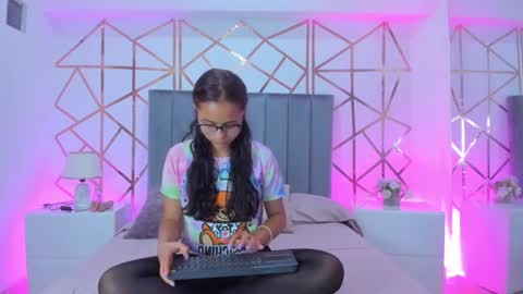 GISELLE ROLDAN online show from 01-24-25, 11:59