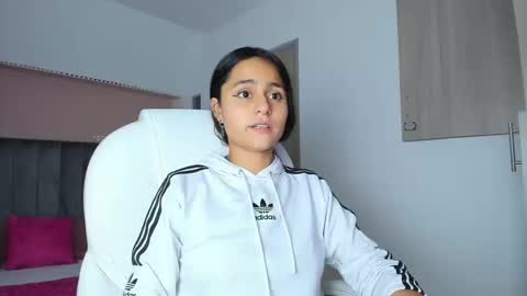 GISELLE ROLDAN online show from 09-13-25, 04:01