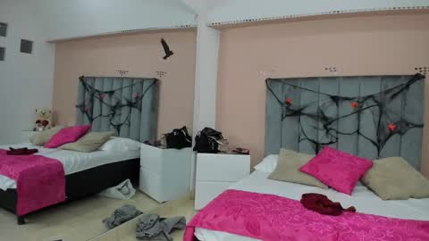 GISELLE ROLDAN online show from 10-04-25, 08:18