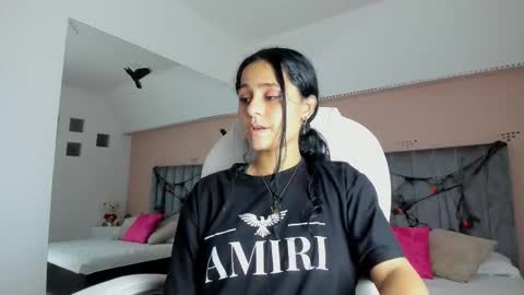 GISELLE ROLDAN online show from 10-11-25, 04:22