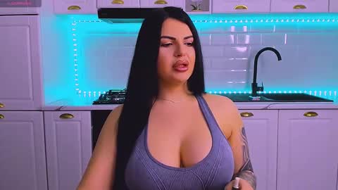 Giulia online show from 03-25-26, 09:43