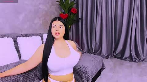 Giulia online show from 04-18-26, 03:21