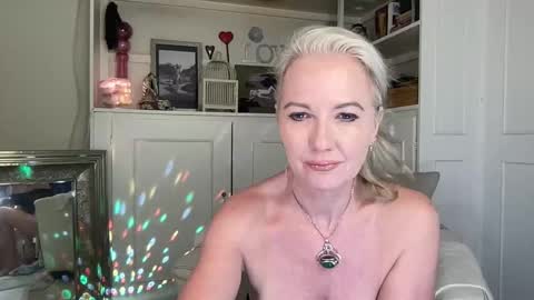 Gl1tter Barbie online show from 11-02-25, 07:11