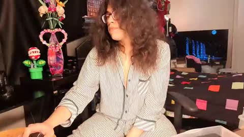 glaceon9 online show from 02-14-25, 11:31