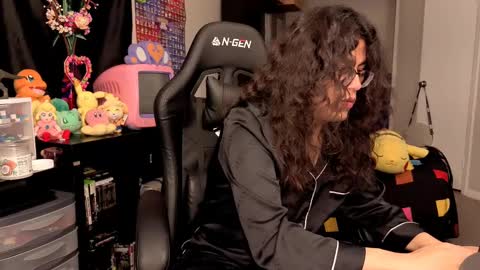 glaceon9 online show from 10-01-25, 02:34