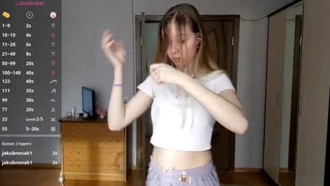 Snapshot of gladissoter chatting on 02-08-26, 07:12 Violetta online show from 02-08-26, 07:12