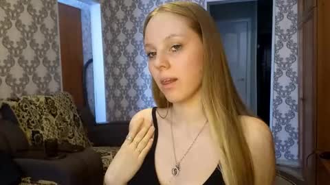 Snapshot of gladissoter chatting on 02-19-26, 07:37 Violetta online show from 02-19-26, 07:37