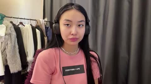 Mia online show from 03-26-26, 10:54