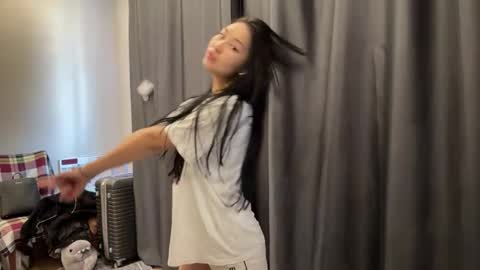 Mia online show from 04-06-26, 09:43