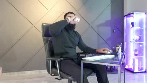 Snapshot of glennmasters chatting on 12-04-24, 12:25 Matthew .. for short call me Matt online show from 12-04-24, 12:25