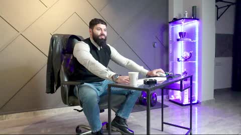 Snapshot of glennmasters chatting on 12-15-24, 04:07 Matthew .. for short call me Matt online show from 12-15-24, 04:07