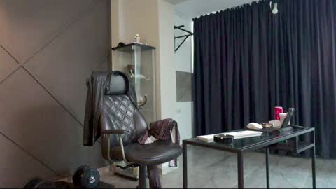 Snapshot of glennmasters chatting on 12-20-24, 06:50 Matthew .. for short call me Matt online show from 12-20-24, 06:50