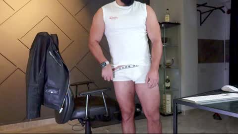 Snapshot of glennmasters chatting on 01-12-25, 04:10 Matthew .. for short call me Matt online show from 01-12-25, 04:10