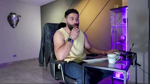 Snapshot of glennmasters chatting on 03-10-25, 03:52 Matthew .. for short call me Matt online show from 03-10-25, 03:52