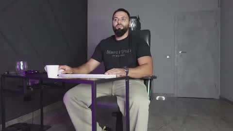 Snapshot of glennmasters chatting on 10-18-25, 05:57 Matthew .. for short call me Matt online show from 10-18-25, 05:57