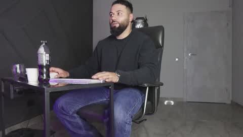 Snapshot of glennmasters chatting on 10-19-25, 07:25 Matthew .. for short call me Matt online show from 10-19-25, 07:25