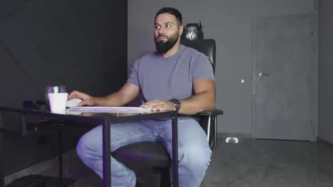 Snapshot of glennmasters chatting on 10-22-25, 06:51 Matthew .. for short call me Matt online show from 10-22-25, 06:51