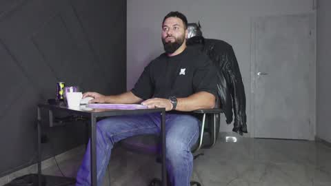 Snapshot of glennmasters chatting on 10-23-25, 09:57 Matthew .. for short call me Matt online show from 10-23-25, 09:57