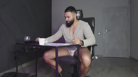 Snapshot of glennmasters chatting on 10-29-25, 10:11 Matthew .. for short call me Matt online show from 10-29-25, 10:11