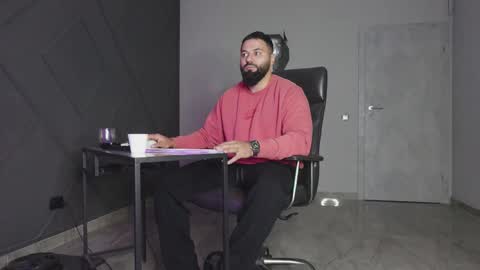 Snapshot of glennmasters chatting on 10-30-25, 10:54 Matthew .. for short call me Matt online show from 10-30-25, 10:54