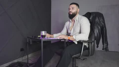 Matthew .. for short call me Matt online show from 11-08-25, 04:45