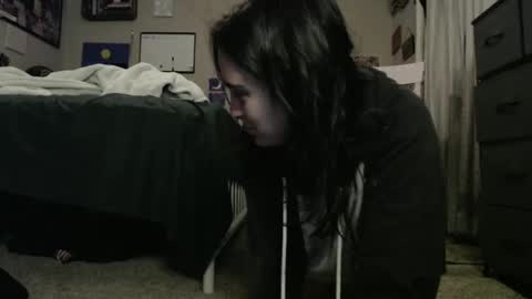 Snapshot of glitterspace chatting on 10-29-25, 07:54 anna online show from 10-29-25, 07:54