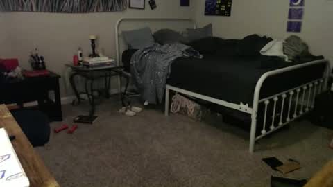 Snapshot of glitterspace chatting on 01-17-26, 08:30 anna online show from 01-17-26, 08:30