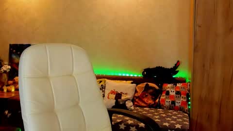 Gloria Wood online show from 12-15-24, 10:04