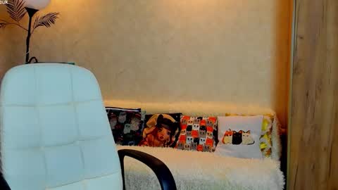 Gloria Wood online show from 10-14-25, 04:19