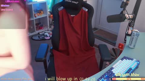 Snapshot of glorikitty chatting on 12-13-24, 07:10 Sasha online show from 12-13-24, 07:10