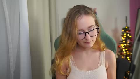 Snapshot of glossy_babe_ chatting on 12-23-25, 09:18 Monica online show from 12-23-25, 09:18