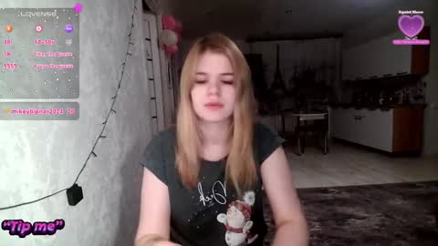 Snapshot of glossy_girl_1 chatting on 01-07-25, 02:31 Roxy online show from 01-07-25, 02:31