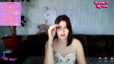 Snapshot of glossy_girl_1 chatting on 10-20-25, 03:40 Roxy online show from 10-20-25, 03:40