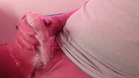 Glove Mad online show from 01-12-25, 10:22