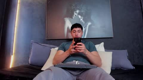 Snapshot of god_of_olympus1 chatting on 12-04-24, 03:32 steven online show from 12-04-24, 03:32