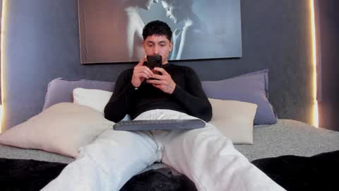 Snapshot of god_of_olympus1 chatting on 12-10-24, 04:06 steven online show from 12-10-24, 04:06