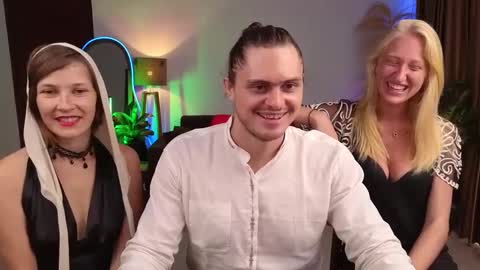   330 UTC2 girls   online show from 12-13-24, 03:38