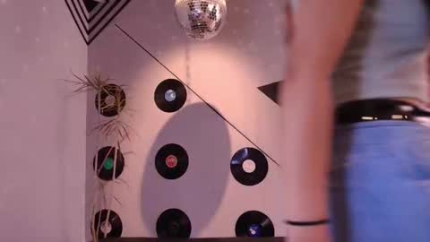 Julieta online show from 11-16-25, 06:13