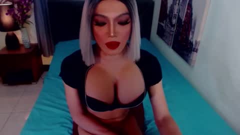 Snapshot of goddessselfsucker chatting on 02-03-26, 06:22 Lucy Pearl online show from 02-03-26, 06:22