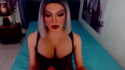 Snapshot of goddessselfsucker chatting on 02-04-26, 03:23 Lucy Pearl online show from 02-04-26, 03:23