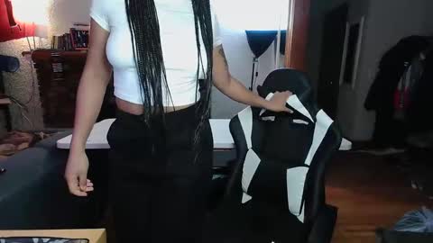 Snapshot of goddesstinaruiz chatting on 01-09-25, 11:56 Goddess Tina 3 online show from 01-09-25, 11:56