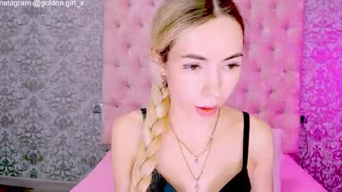 Snapshot of golden_girl__ chatting on 10-18-25, 01:52 golden girl online show from 10-18-25, 01:52