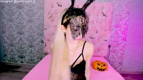 Snapshot of golden_girl__ chatting on 10-27-25, 01:53 golden girl online show from 10-27-25, 01:53