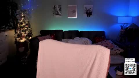 Snapshot of golden_miki chatting on 12-13-24, 12:20 Shy in the streets but a freak in the sheets online show from 12-13-24, 12:20