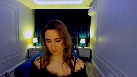 Olivia online show from 11-25-25, 07:36