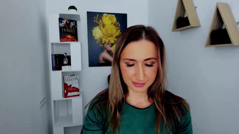 Olivia online show from 11-26-25, 07:48